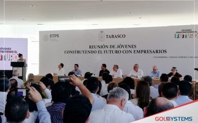 Reunión de jóvenes construyendo el futuro con empresarios