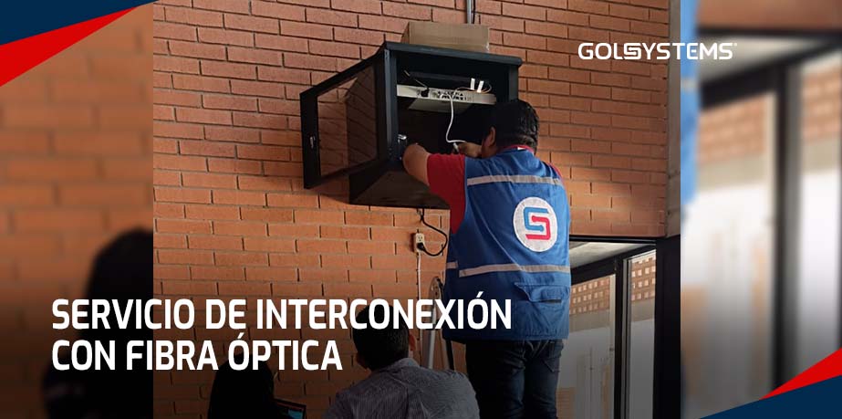 Interconexión con Fibra Óptica y Configuración de Equipos de Red